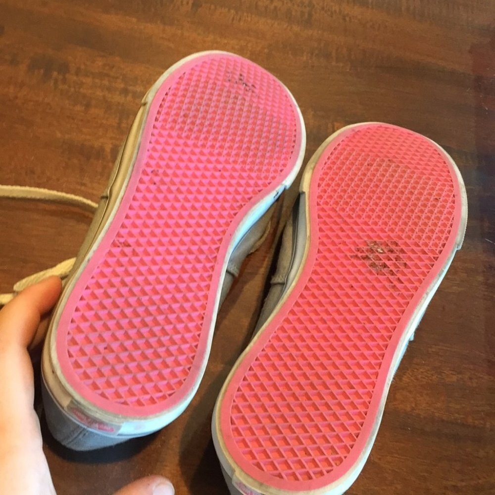 8 Vans Sneakers Gray with Pink Trim - Picture 6 of 7